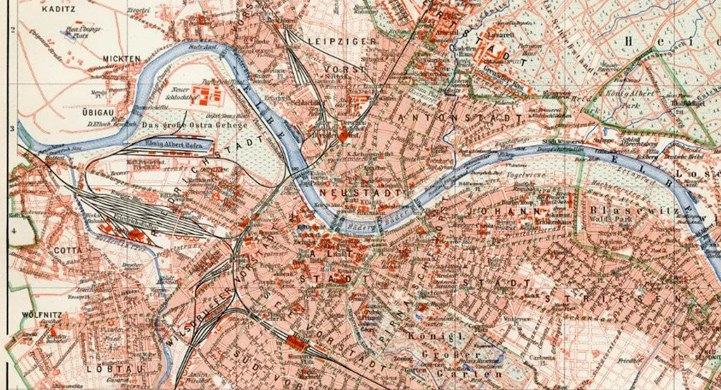 Screenshot of the Virtual Map Forum showing a historical map over the map section of a river.
